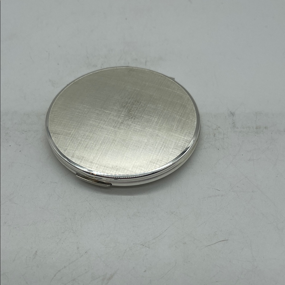 Stratton Rondette Silver Compact - Picture 4 of 7